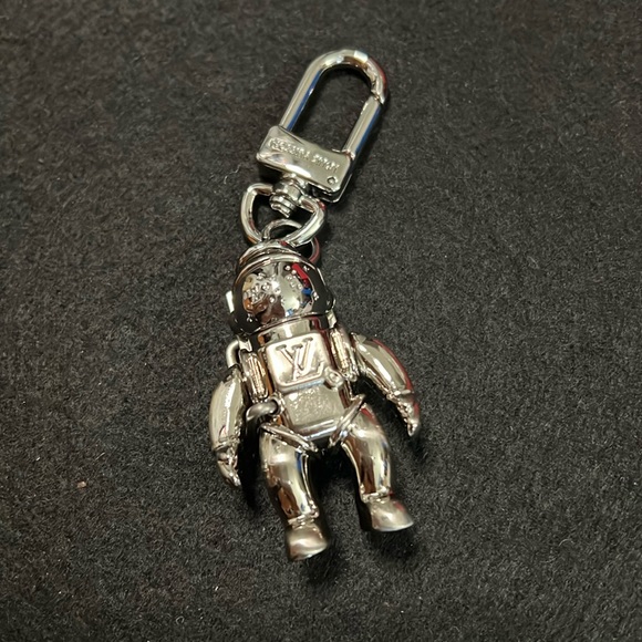 Authentic Preloved LOUIS VUITTON SpaceMan KeychainCharm Silver Logo Engraved - Picture 1 of 4